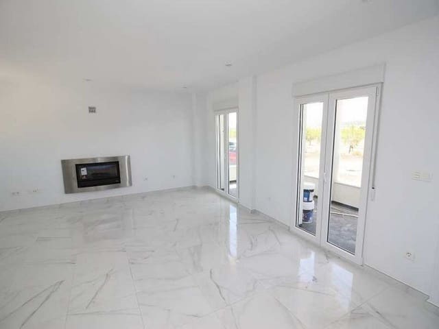 Chalet de 4 habitaciones en Pinoso en venta con piscina garaje - 487.000 € (Ref: 8200033)