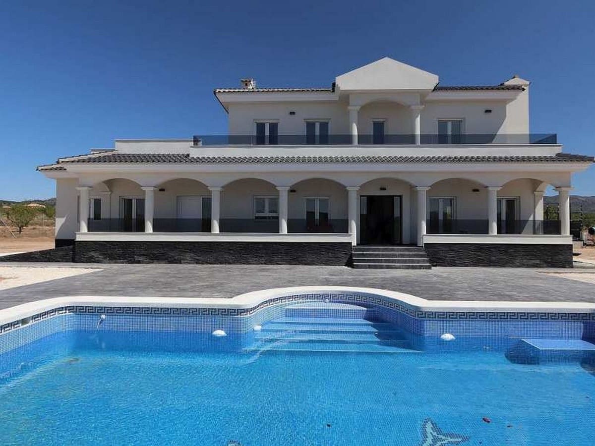 4 bedroom Villa for sale in Pinoso with pool garage - € 487,000 (Ref: 8200033)
