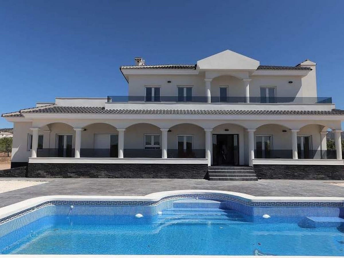 4 bedroom Villa for sale in Pinoso with pool garage - € 487,000 (Ref: 8200033)