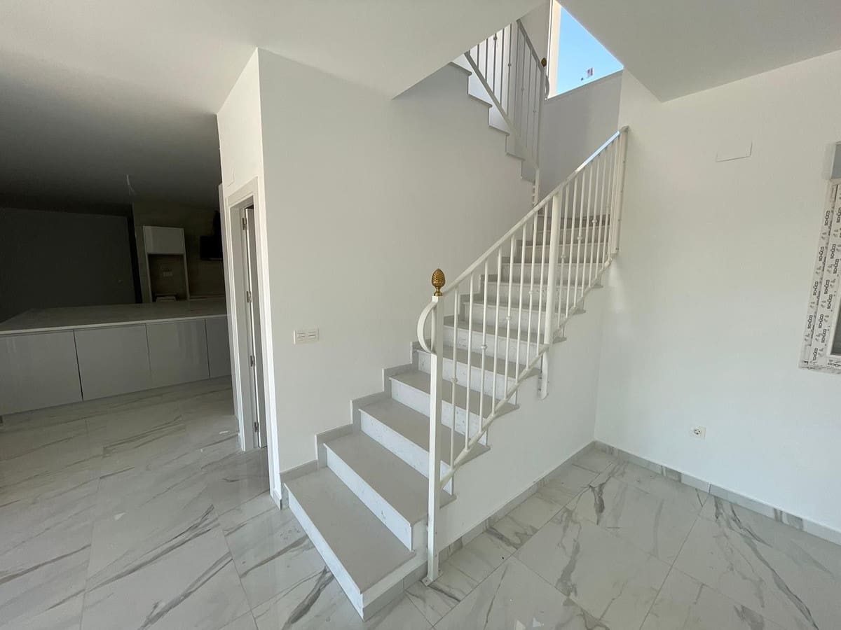 6 bedroom Villa for sale in Pinoso with pool garage - € 545,000 (Ref: 8200034)