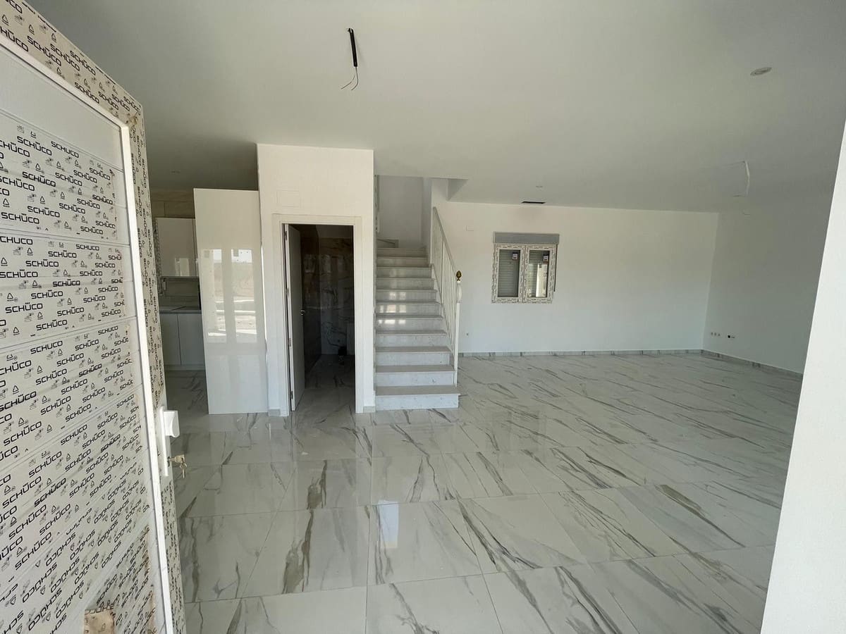 6 bedroom Villa for sale in Pinoso with pool garage - € 545,000 (Ref: 8200034)