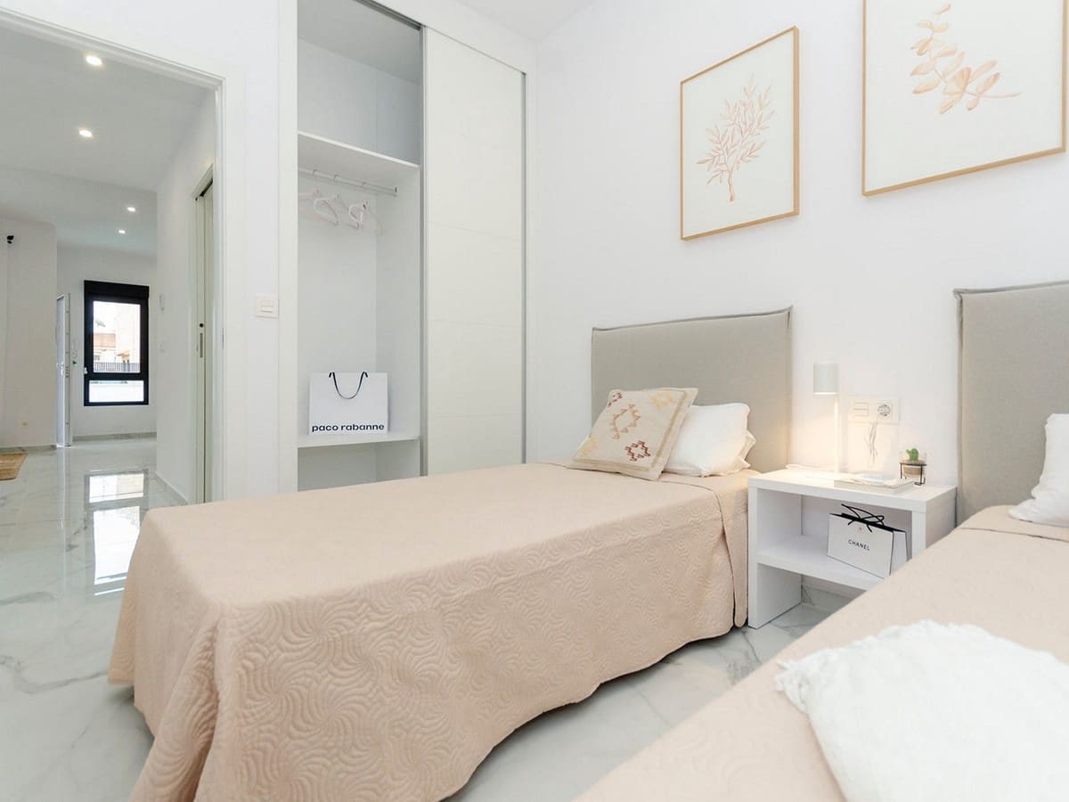 3 chambre Villa/Maison à vendre à Torrevieja avec piscine garage - 385 000 € (Ref: 8200035)