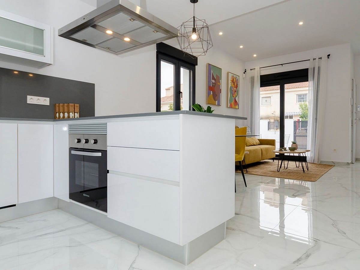 3 sypialnia Willa na sprzedaż w Torrevieja z basenem garażem - 385 000 € (Ref: 8200035)