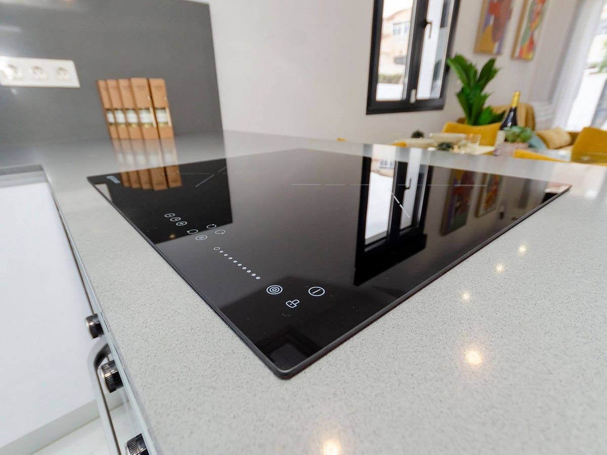 3 sypialnia Willa na sprzedaż w Torrevieja z basenem garażem - 385 000 € (Ref: 8200035)