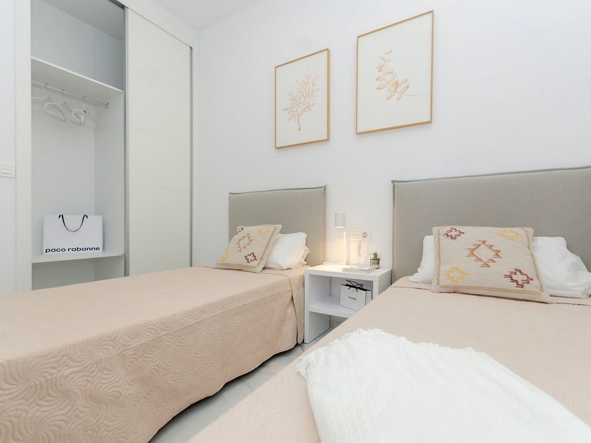 3 sypialnia Willa na sprzedaż w Torrevieja z basenem garażem - 385 000 € (Ref: 8200035)