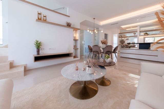 4 soverom Villa til salgs i Centro, Los Alcázares med svømmebasseng garasje - € 650 000 (Ref: 8200036)