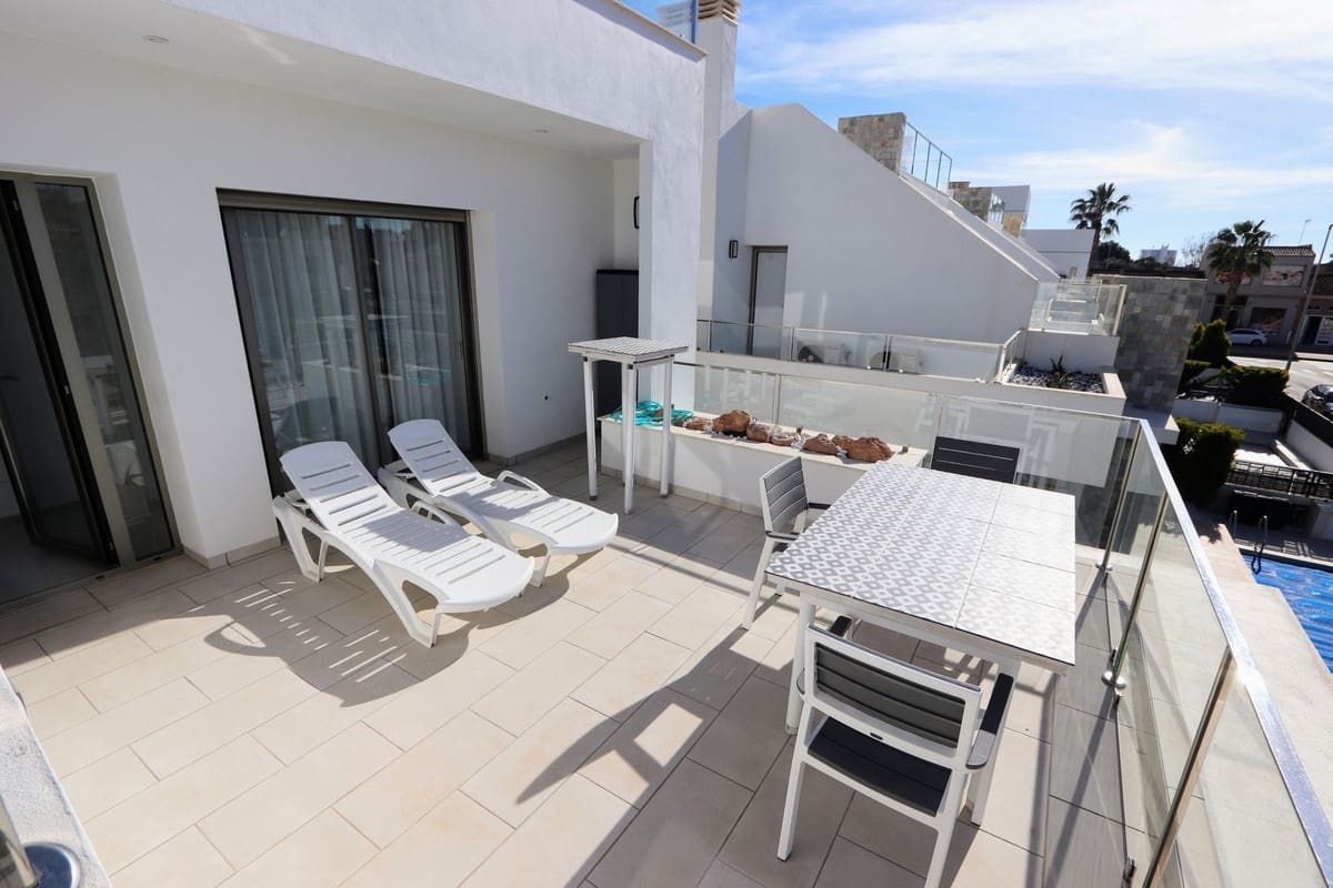 4 soverom Villa til salgs i Los Alcazares med svømmebasseng garasje - € 650 000 (Ref: 8200036)