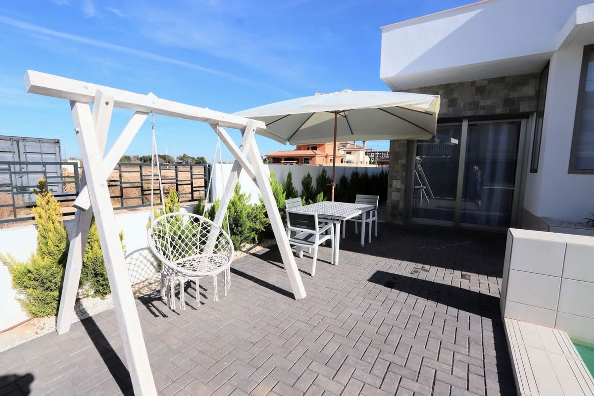 4 soverom Villa til salgs i Los Alcazares med svømmebasseng garasje - € 650 000 (Ref: 8200036)