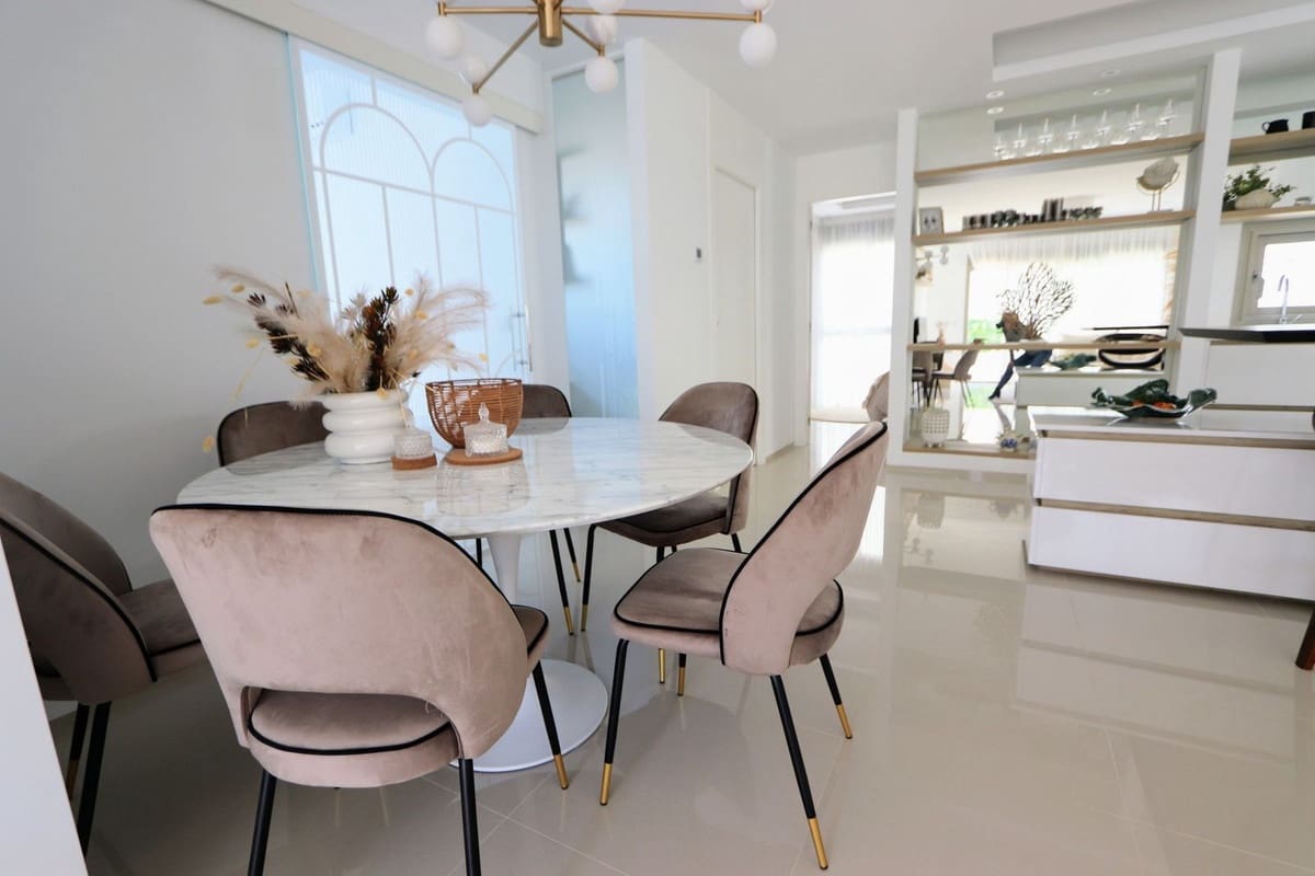 4 bedroom Villa for sale in Los Alcazares with pool garage - € 650,000 (Ref: 8200036)