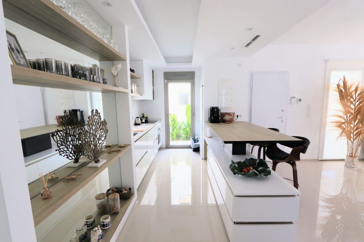 4 bedroom Villa for sale in Los Alcazares with pool garage - € 650,000 (Ref: 8200036)