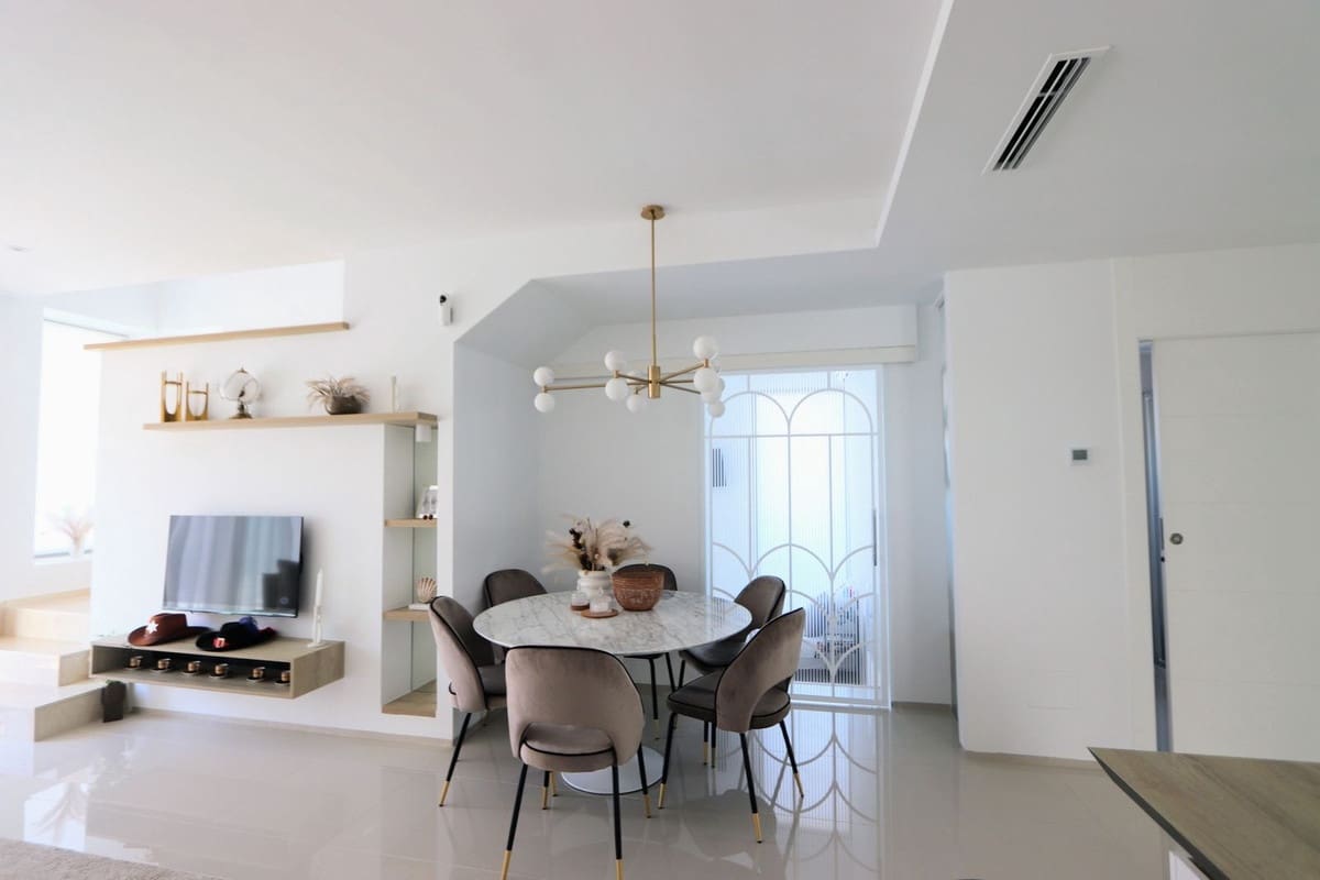 4 bedroom Villa for sale in Los Alcazares with pool garage - € 650,000 (Ref: 8200036)