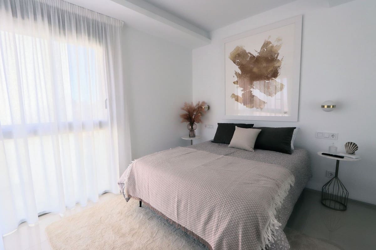 4 bedroom Villa for sale in Los Alcazares with pool garage - € 650,000 (Ref: 8200036)