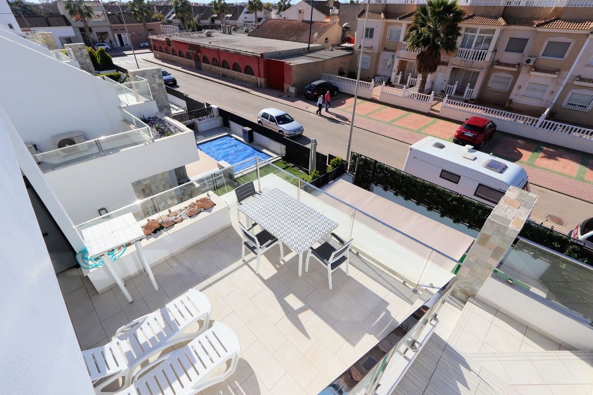 4 bedroom Villa for sale in Los Alcazares with pool garage - € 650,000 (Ref: 8200036)