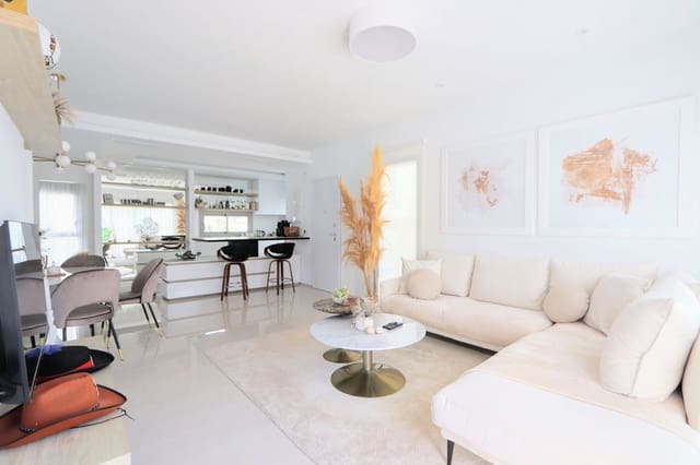 Chalet de 4 habitaciones en Centro, Los Alcázares en venta con piscina garaje - 650.000 € (Ref: 8200036)