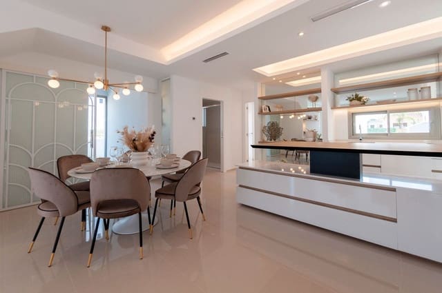 Chalet de 4 habitaciones en Centro, Los Alcázares en venta con piscina garaje - 650.000 € (Ref: 8200036)