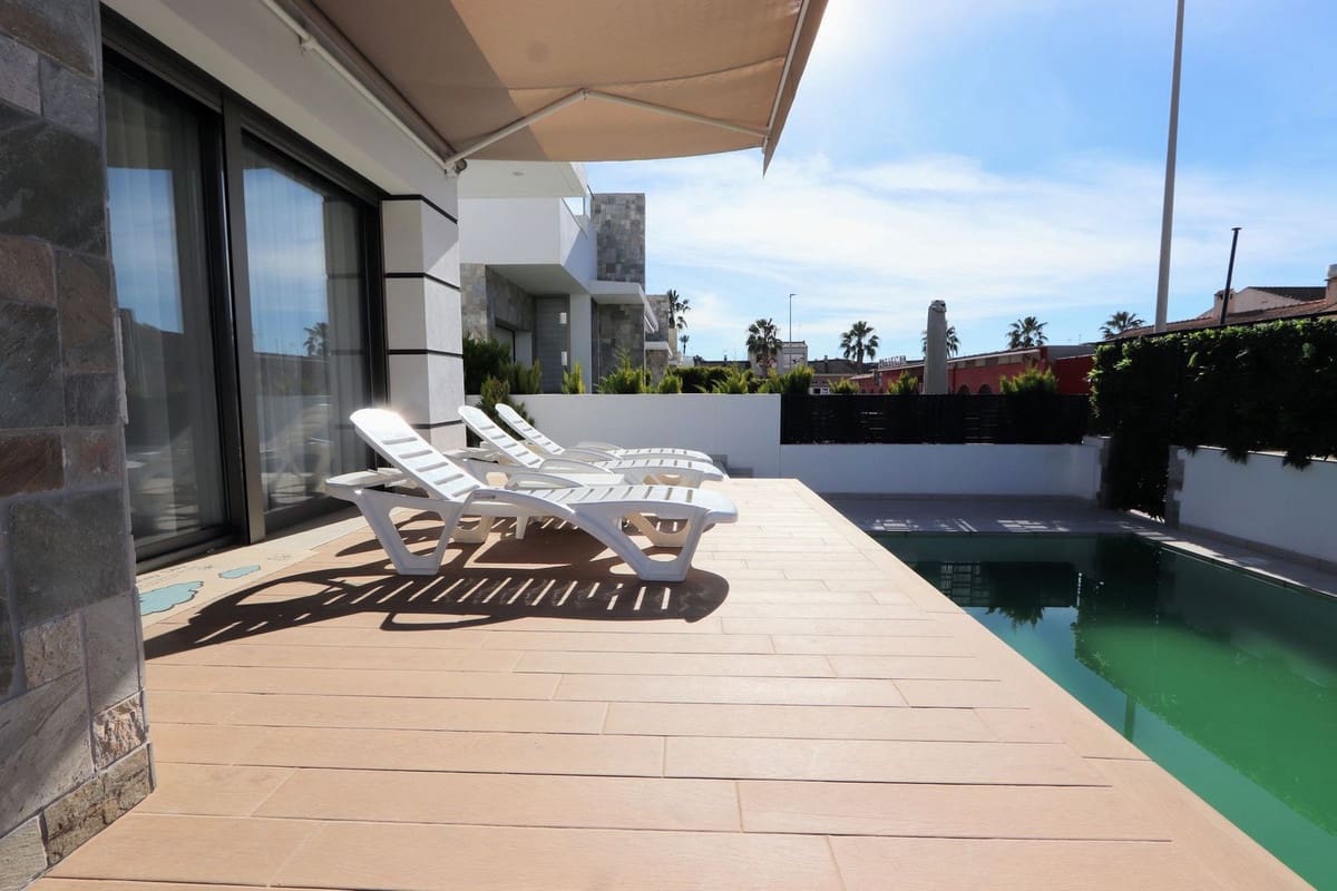 4 sovrum Villa till salu i Los Alcazares med pool garage - 650 000 € (Ref: 8200036)