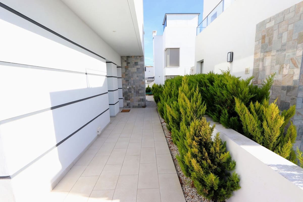 4 sovrum Villa till salu i Los Alcazares med pool garage - 650 000 € (Ref: 8200036)