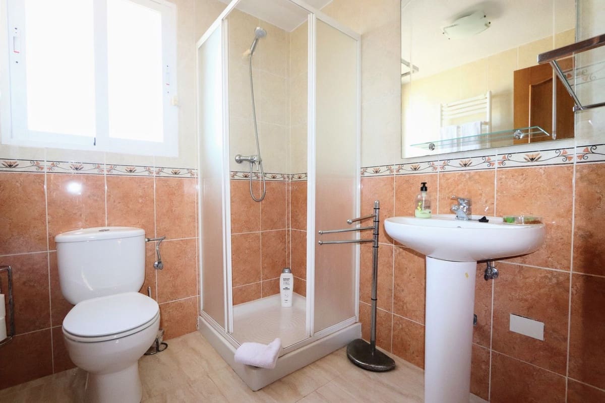 Casa de 3 habitaciones en Villamartin en venta con piscina - 175.000 € (Ref: 8200055)