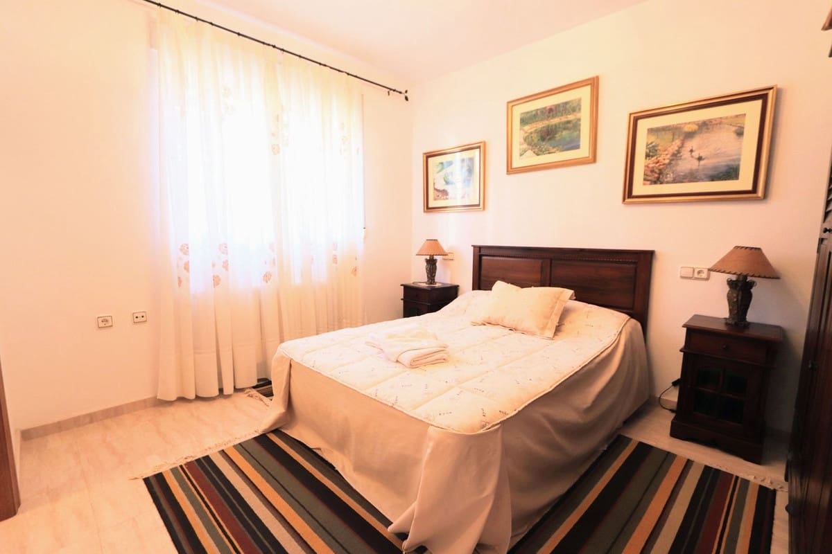 Casa de 3 habitaciones en Villamartin en venta con piscina - 175.000 € (Ref: 8200055)