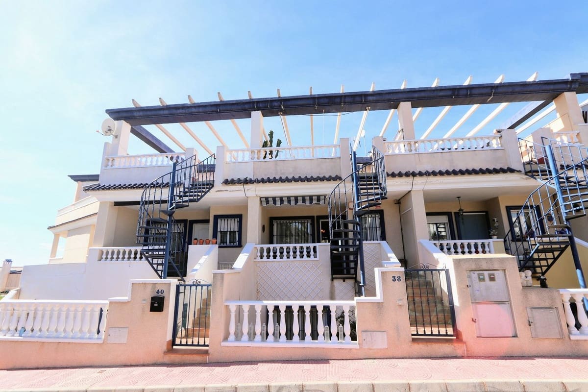 Casa de 3 habitaciones en Villamartin en venta con piscina - 175.000 € (Ref: 8200055)