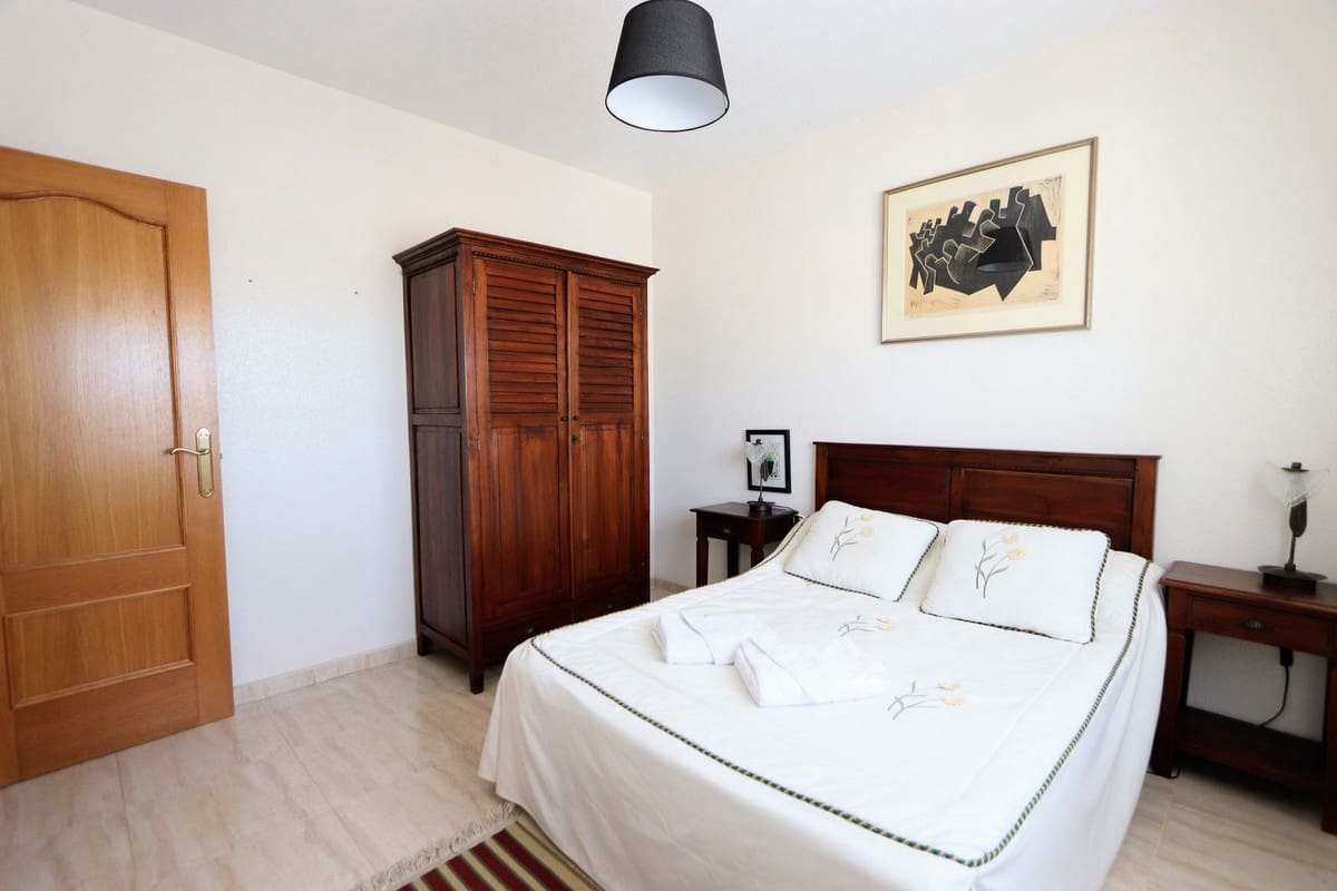 Casa de 3 habitaciones en Villamartin en venta con piscina - 175.000 € (Ref: 8200055)