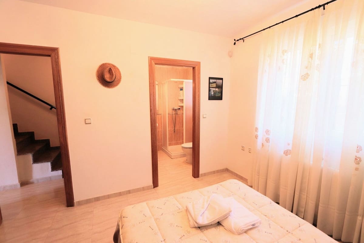 Casa de 3 habitaciones en Villamartin en venta con piscina - 175.000 € (Ref: 8200055)