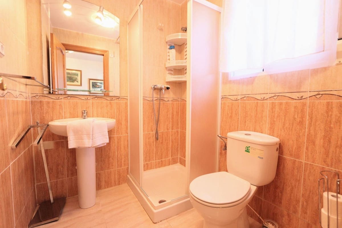 Casa de 3 habitaciones en Villamartin en venta con piscina - 175.000 € (Ref: 8200055)