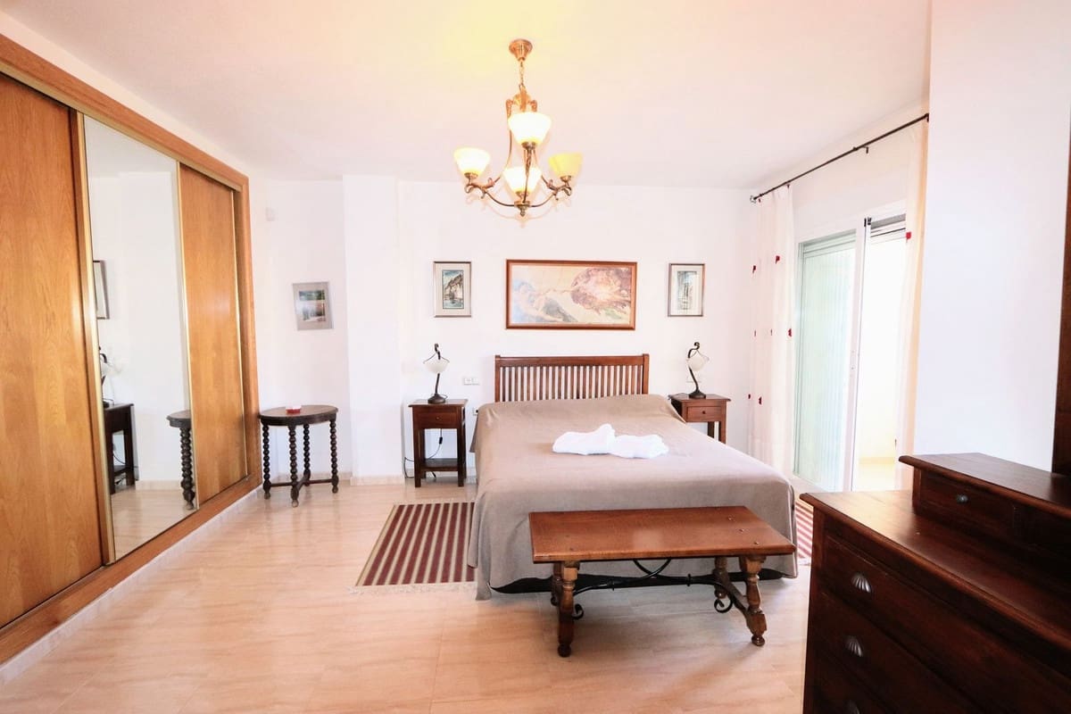 Casa de 3 habitaciones en Villamartin en venta con piscina - 175.000 € (Ref: 8200055)