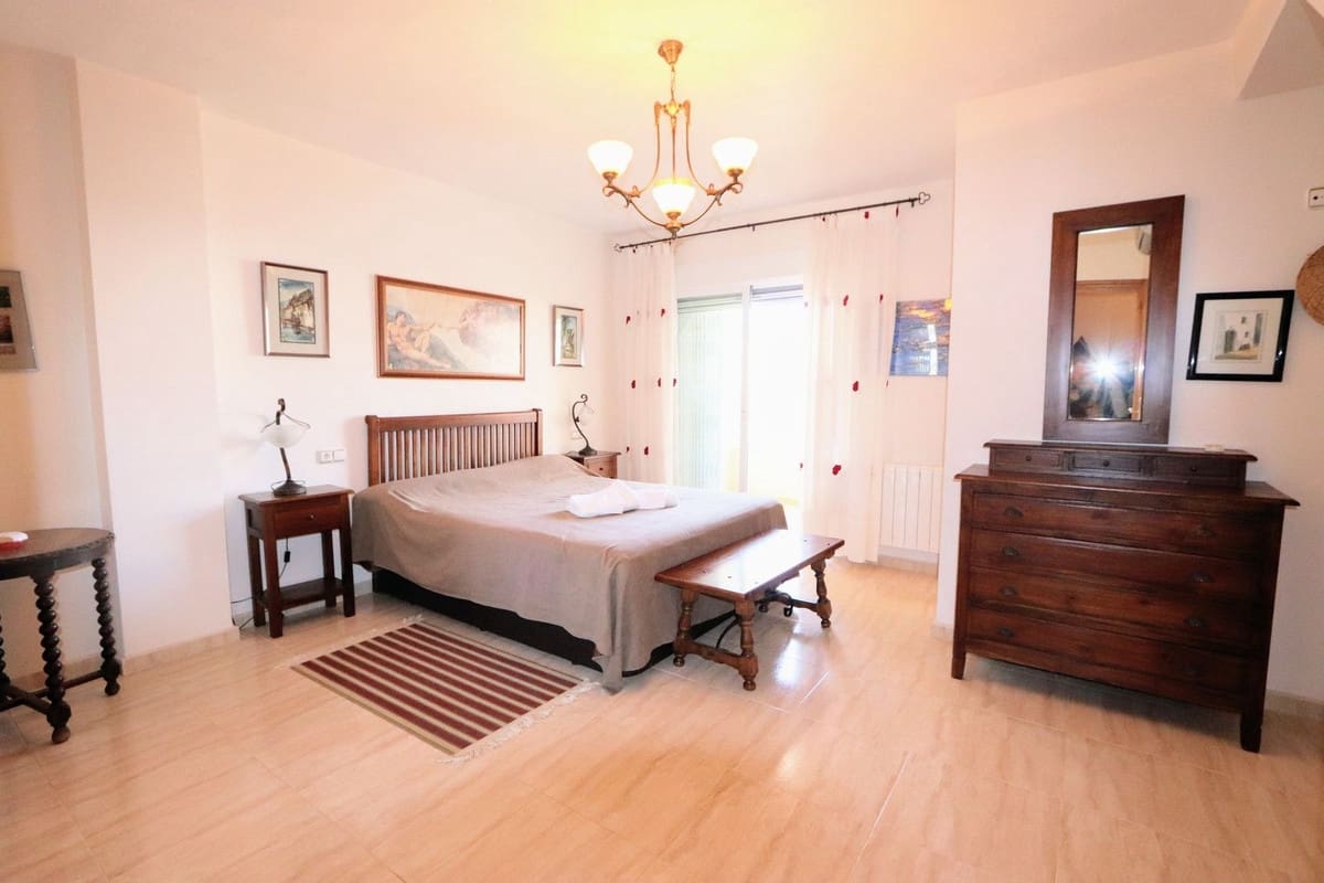 Casa de 3 habitaciones en Villamartin en venta con piscina - 175.000 € (Ref: 8200055)