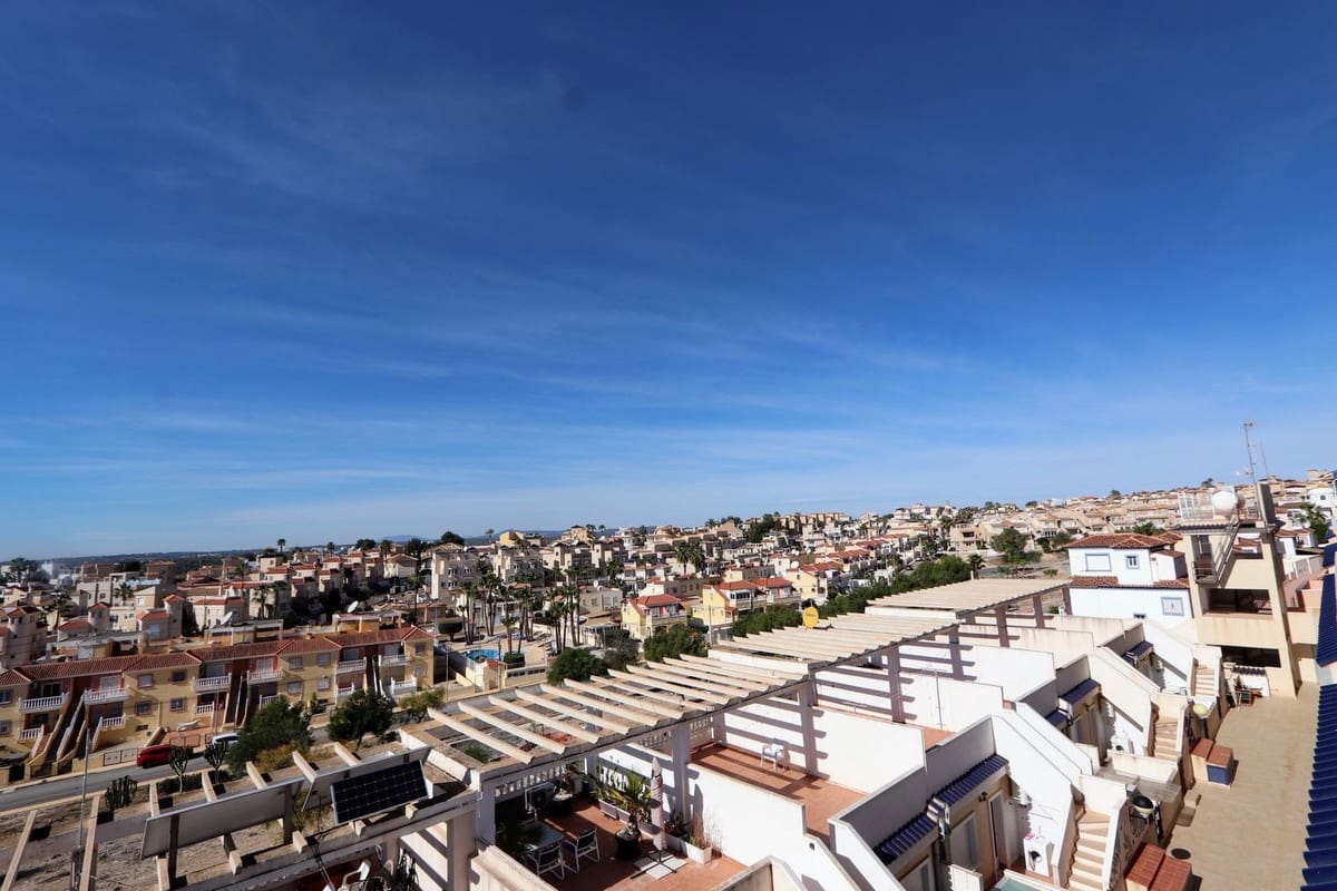 Casa de 3 habitaciones en Villamartin en venta con piscina - 175.000 € (Ref: 8200055)