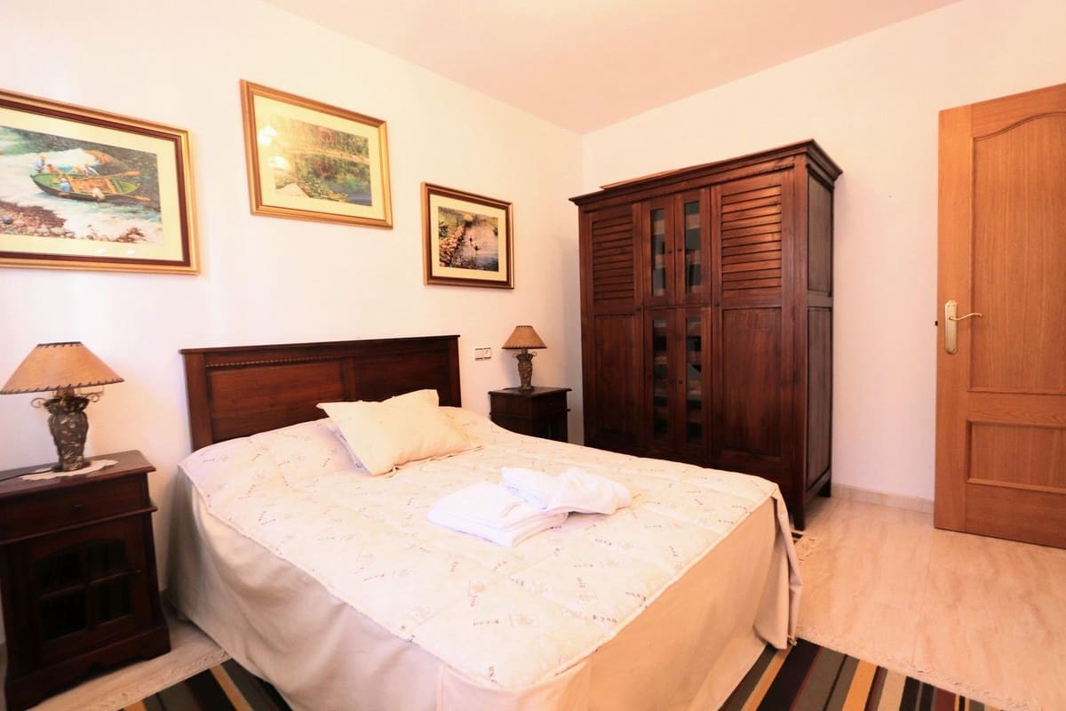 Casa de 3 habitaciones en Villamartin en venta con piscina - 175.000 € (Ref: 8200055)