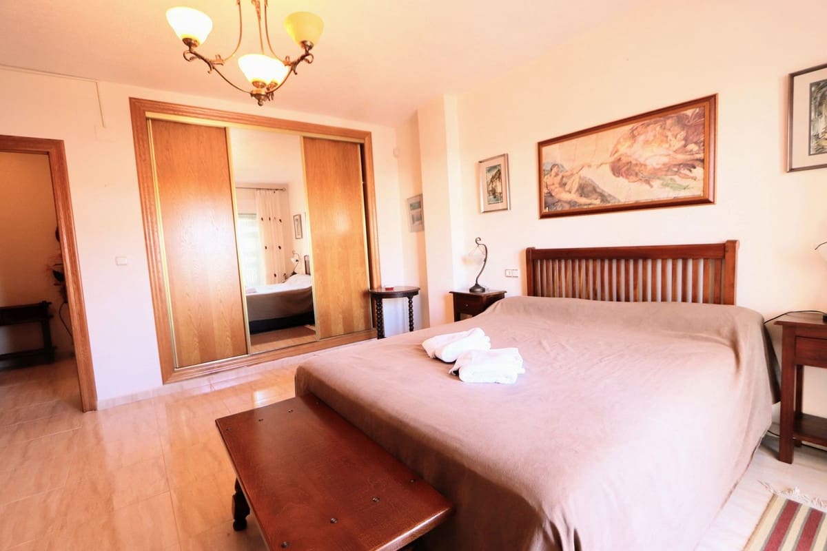 Casa de 3 habitaciones en Villamartin en venta con piscina - 175.000 € (Ref: 8200055)