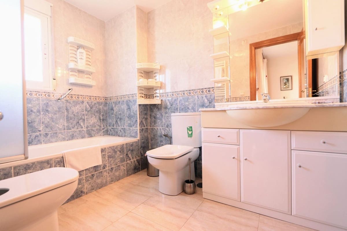 Casa de 3 habitaciones en Villamartin en venta con piscina - 175.000 € (Ref: 8200055)