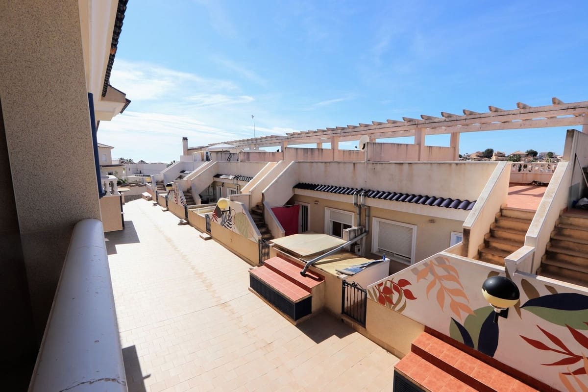 Casa de 3 habitaciones en Villamartin en venta con piscina - 175.000 € (Ref: 8200055)