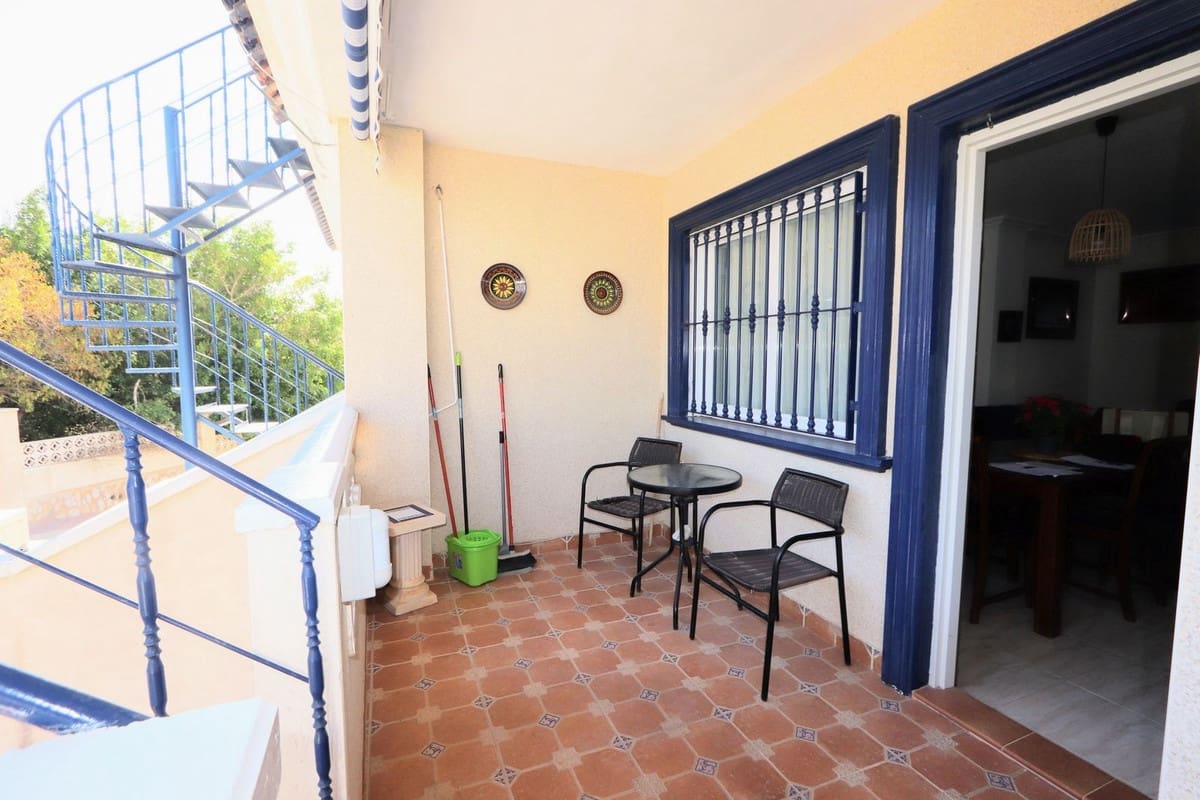 Casa de 3 habitaciones en Villamartin en venta con piscina - 175.000 € (Ref: 8200055)