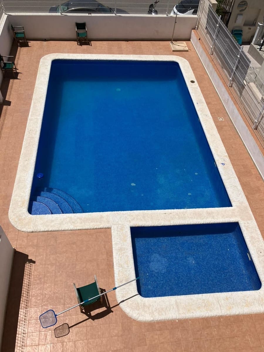 Casa de 3 habitaciones en Villamartin en venta con piscina - 175.000 € (Ref: 8200055)