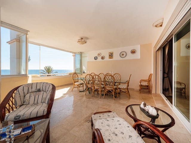 2 soveværelse Lejlighed til salg i Puerto Banus, Marbella med swimmingpool garage - € 1.575.000 (Ref: 8209046)