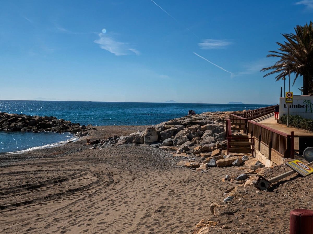 2 bedroom Apartment for sale in Puerto Banus with pool garage - € 1,575,000 (Ref: 8209046)
