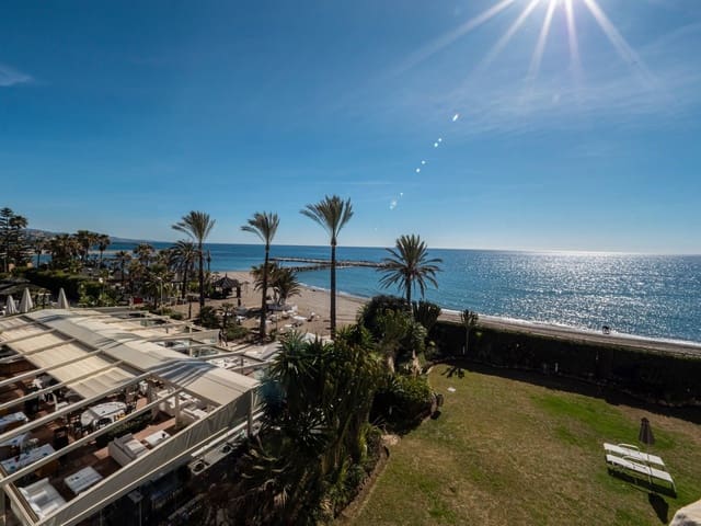 2 soveværelse Lejlighed til salg i Puerto Banus, Marbella med swimmingpool garage - € 1.575.000 (Ref: 8209046)