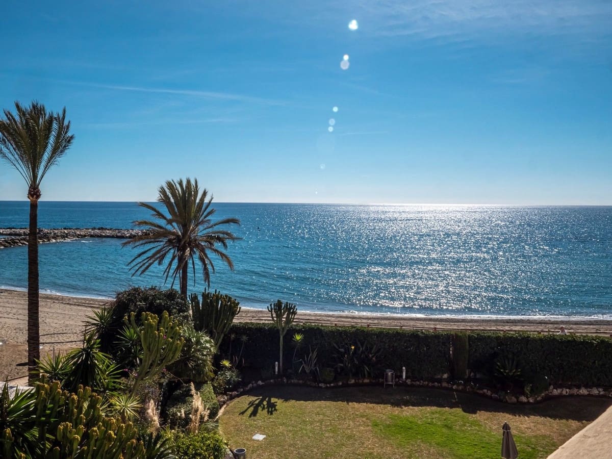 2 bedroom Apartment for sale in Puerto Banus with pool garage - € 1,575,000 (Ref: 8209046)
