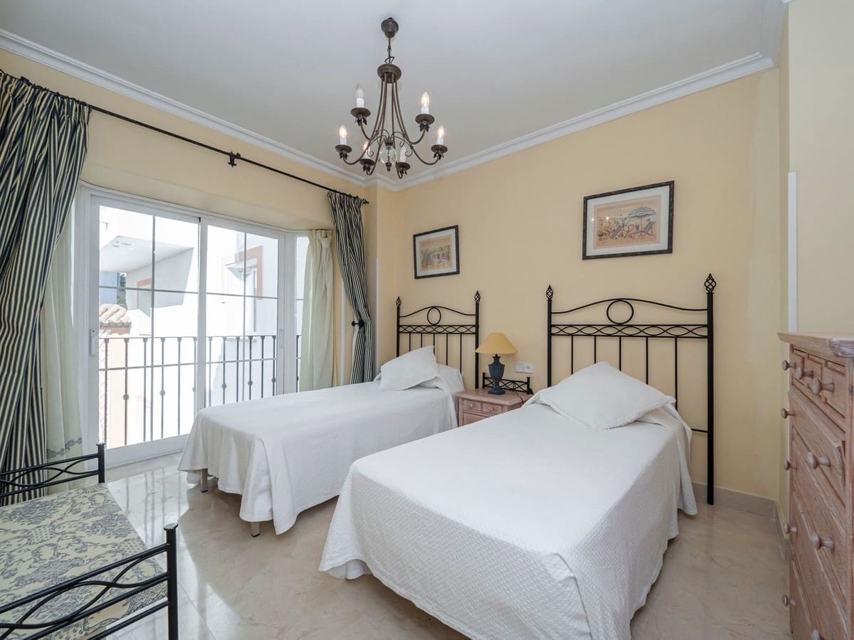 2 bedroom Apartment for sale in Puerto Banus with pool garage - € 1,575,000 (Ref: 8209046)
