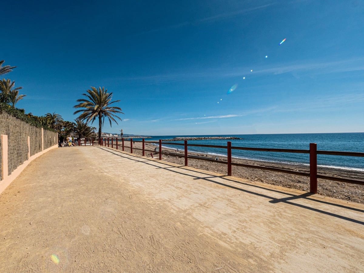 2 bedroom Apartment for sale in Puerto Banus with pool garage - € 1,575,000 (Ref: 8209046)
