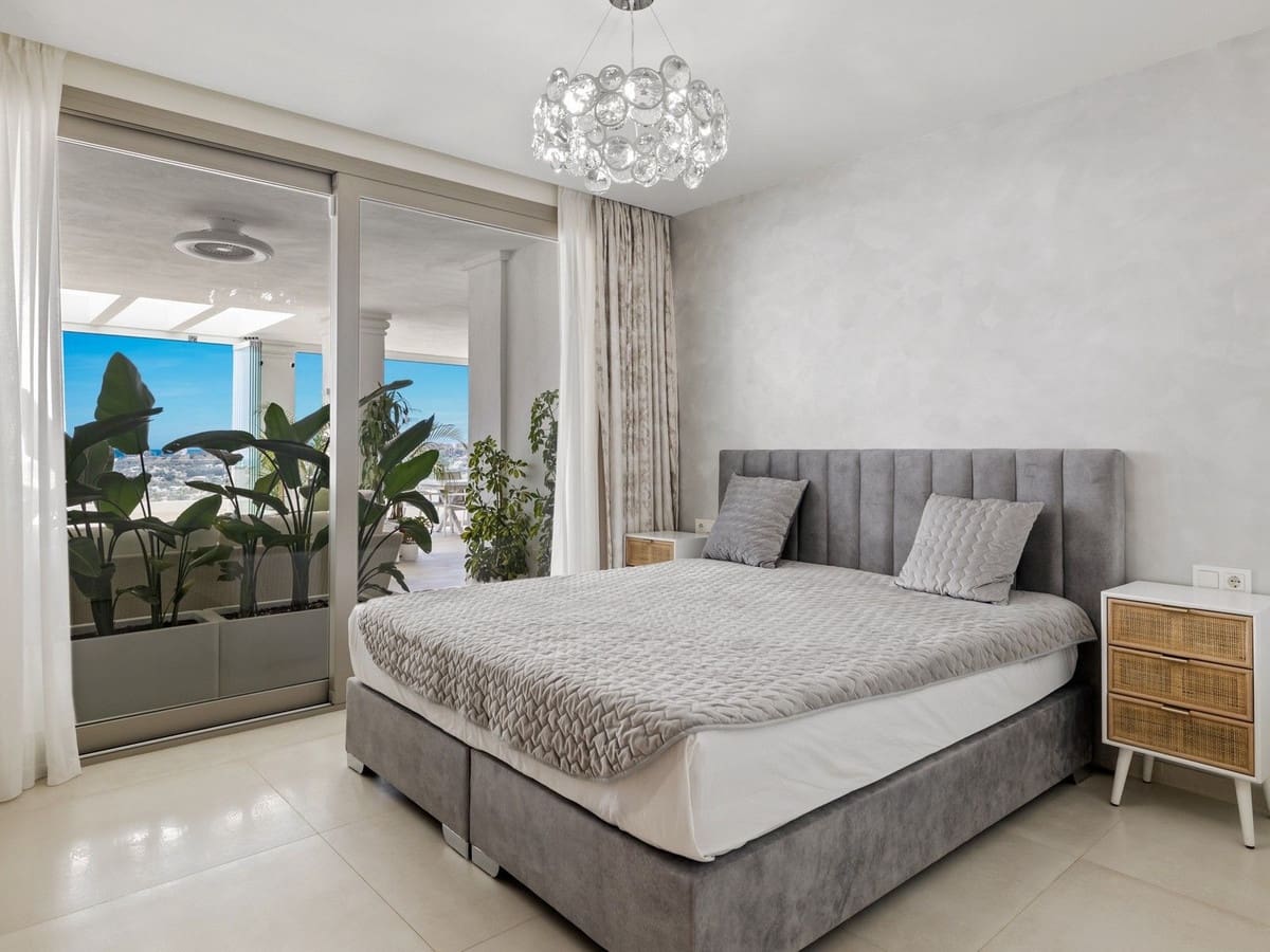 Apartamento de 7 habitaciones en Nueva Andalucia en venta con piscina garaje - 3.700.000 € (Ref: 8209047)