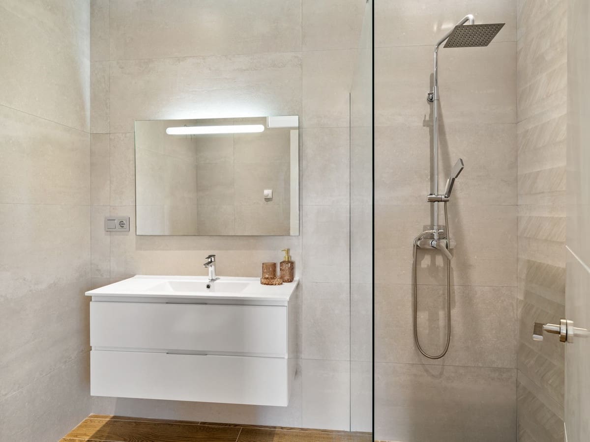 Apartamento de 3 habitaciones en Estepona en venta con piscina - 749.000 € (Ref: 8226073)