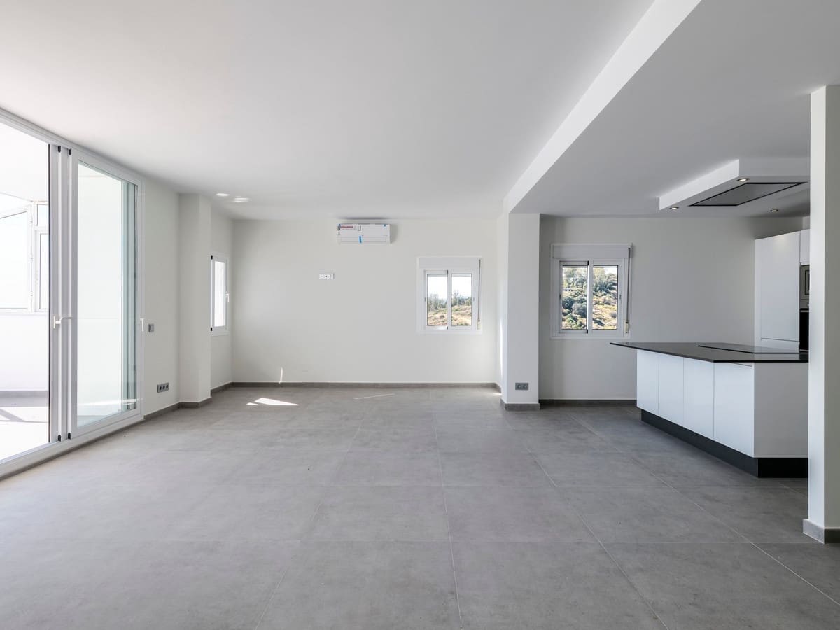 3 bedroom Apartment for sale in Estepona with pool - € 719,000 (Ref: 8226074)