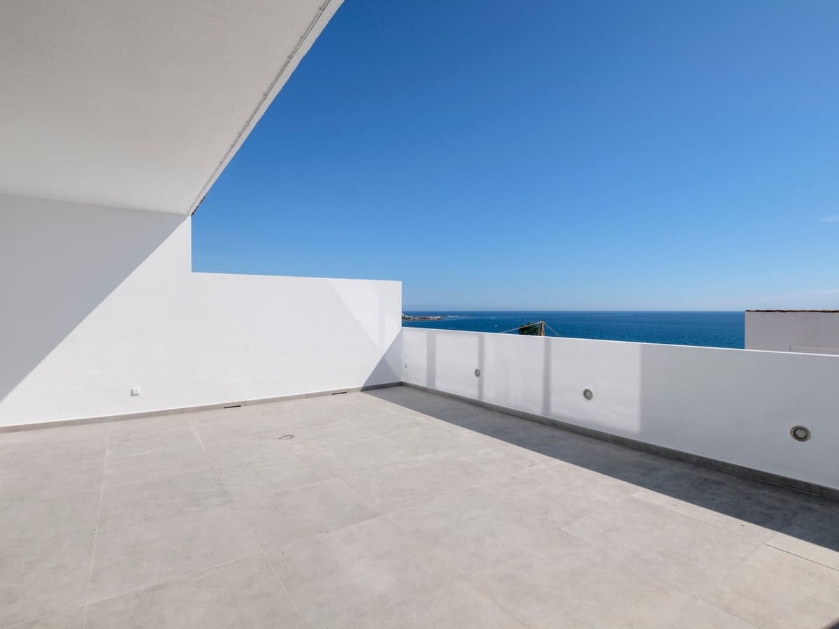 3 bedroom Apartment for sale in Estepona with pool - € 719,000 (Ref: 8226074)