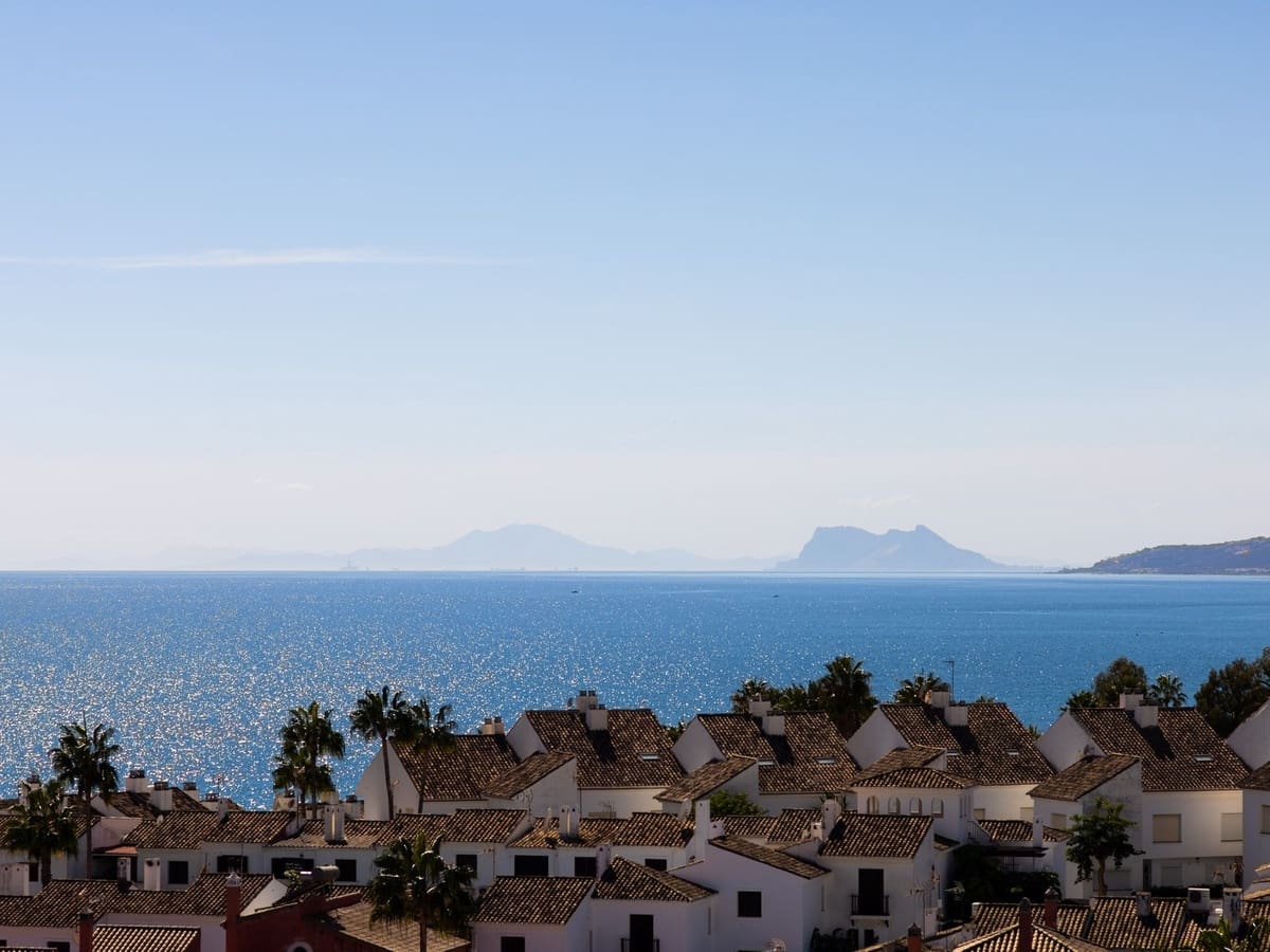 3 bedroom Apartment for sale in Estepona with pool - € 719,000 (Ref: 8226074)