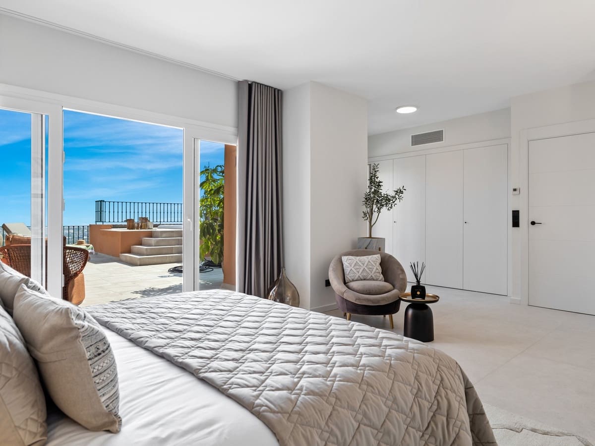 3 bedroom Apartment for sale in Nueva Andalucia with pool garage - € 2,295,000 (Ref: 8226075)