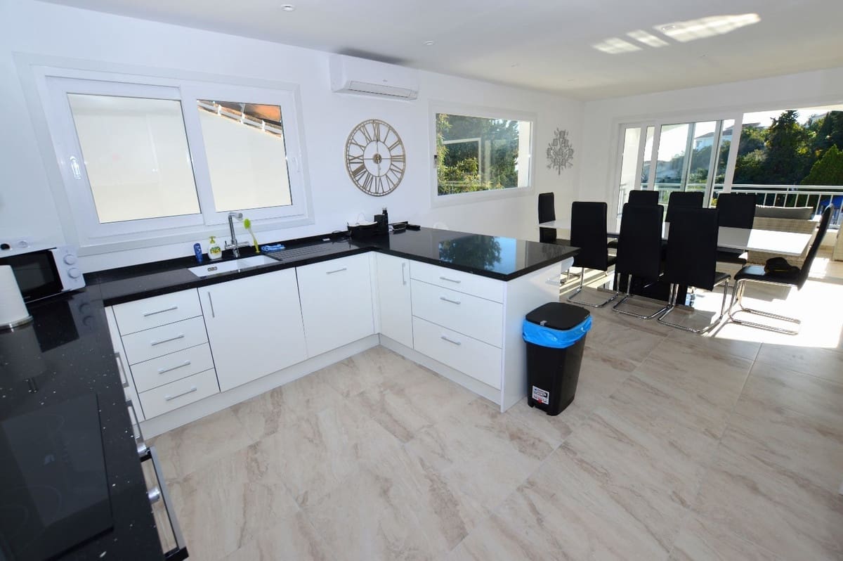 6 bedroom Villa for sale in Benalmadena with pool - € 1,450,000 (Ref: 8226076)