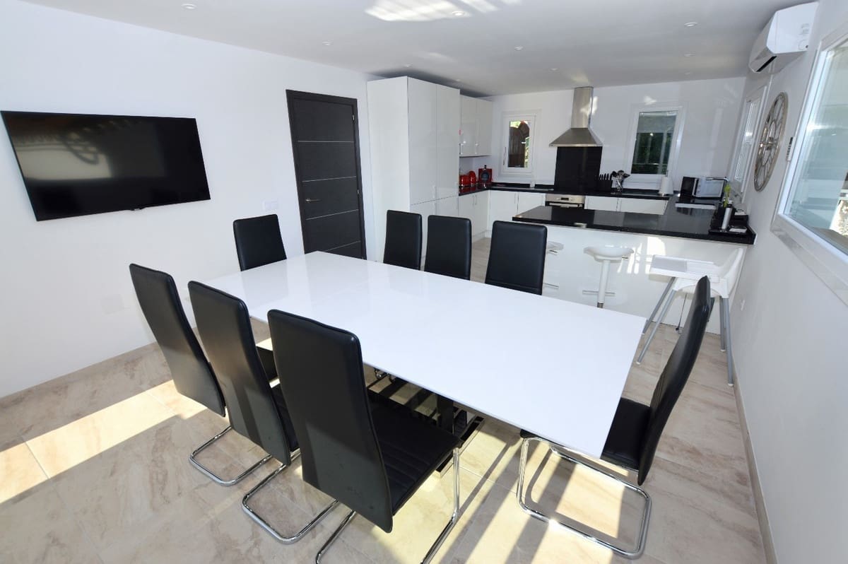 6 bedroom Villa for sale in Benalmadena with pool - € 1,450,000 (Ref: 8226076)